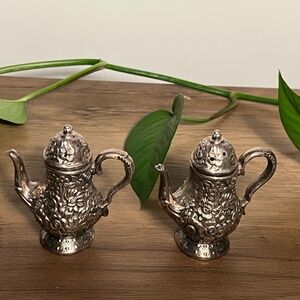 Vintage VIKING Silver Plated Teapot/Coffee Pot Shaped Salt & Pepper Shakers